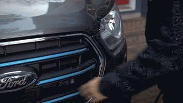 E-Transit提供交流和直流快充两种充电模式,为用户提供了完善的充电解决方案 E-Transit提供交流和直流快充两种充电模式,为用户提供了完善的充电解决方案